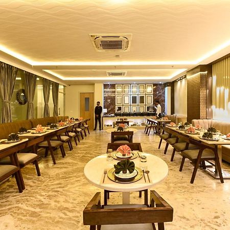 Hotel Avalon Palms Agra Agra  Buitenkant foto