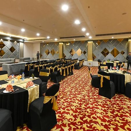 Hotel Avalon Palms Agra Agra  Buitenkant foto