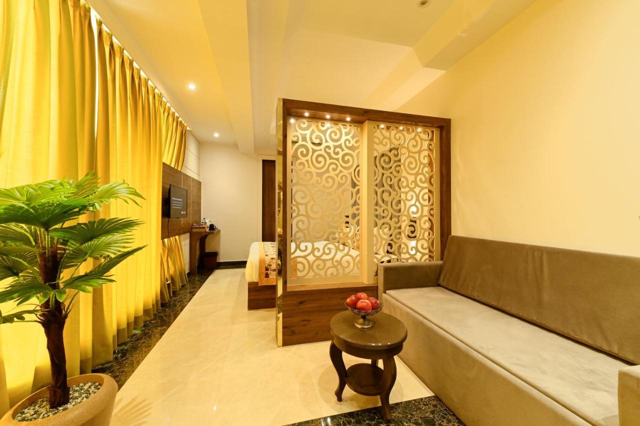 Hotel Avalon Palms Agra Agra  Buitenkant foto
