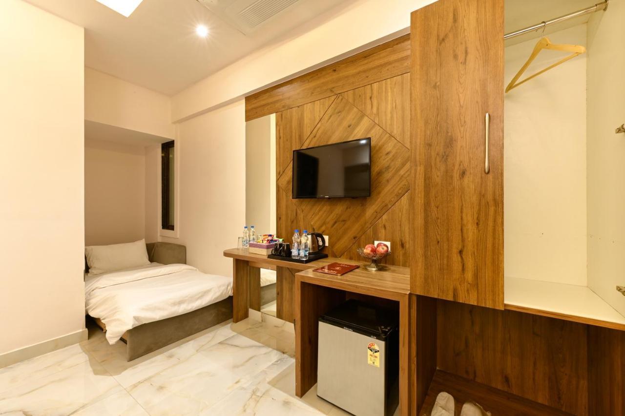 Hotel Avalon Palms Agra Agra  Buitenkant foto