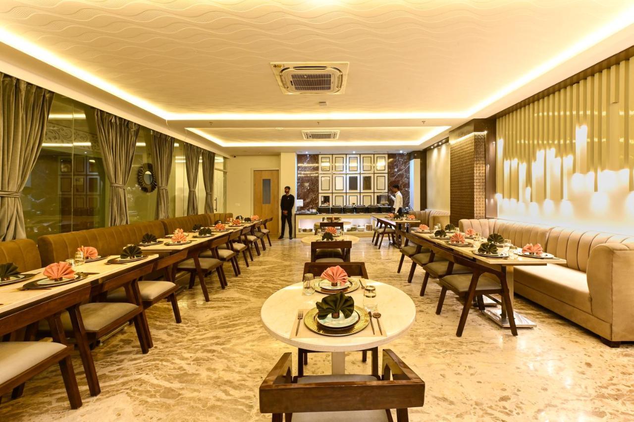 Hotel Avalon Palms Agra Agra  Buitenkant foto