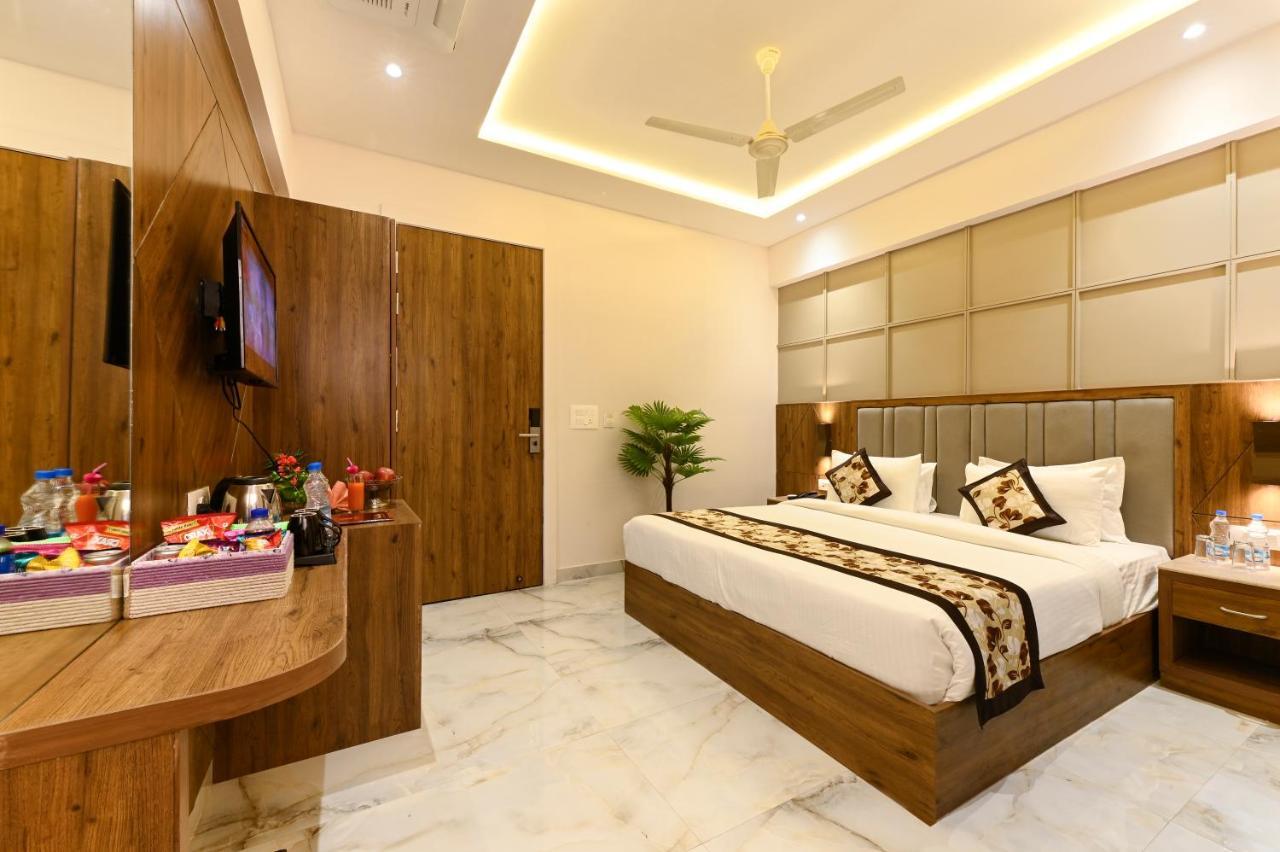 Hotel Avalon Palms Agra Agra  Buitenkant foto