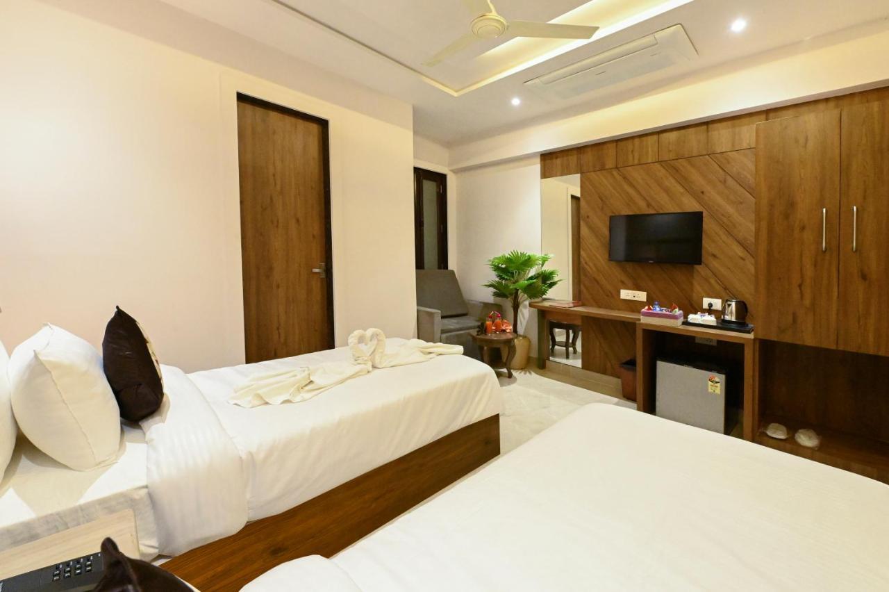 Hotel Avalon Palms Agra Agra  Buitenkant foto