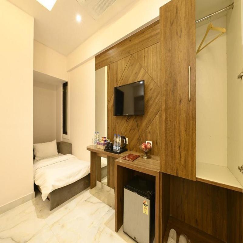 Hotel Avalon Palms Agra Agra  Buitenkant foto