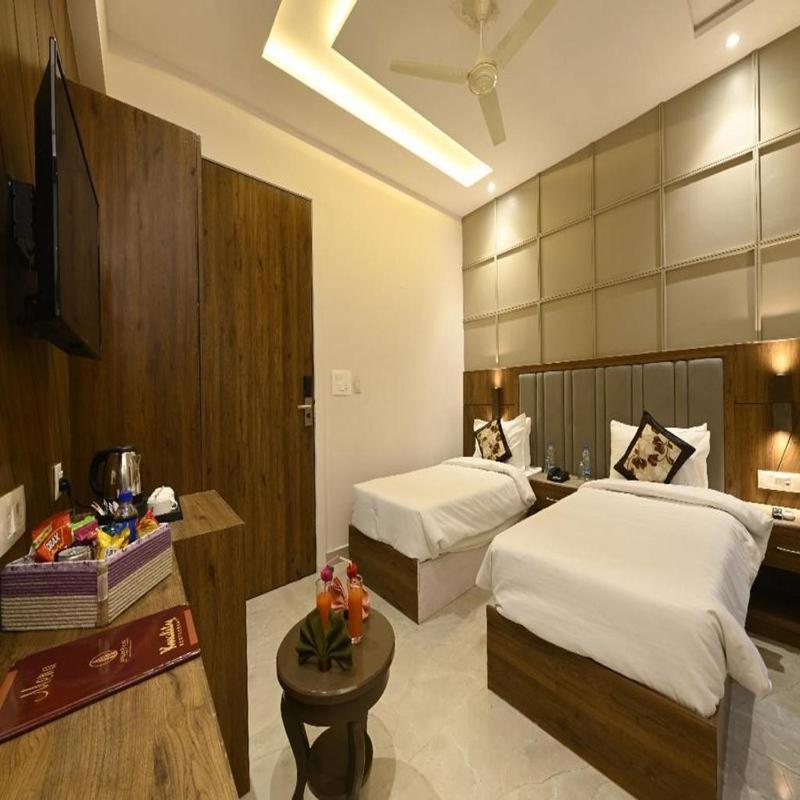 Hotel Avalon Palms Agra Agra  Buitenkant foto